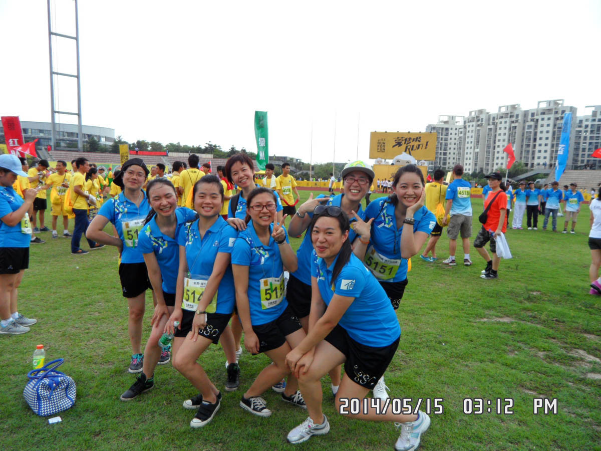 万科“乐跑赛”美女团